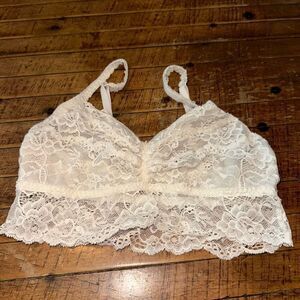 Victoria’s Secret M cream lace wireless sexy bralette